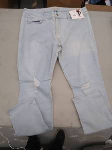 lot 30419 image: Womans Jeans