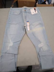 lot 30422 image: Womans Jeans
