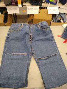 lot 30436 image: Mens Jeans