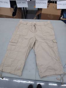 lot 30442 image: Girls Khaki Capris