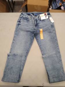 lot 30456 image: Womans Jeans
