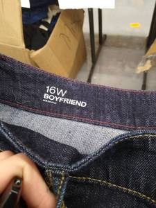 lot 30500 image: Womans Jeans