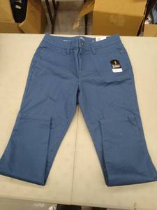 lot 30501 image: Womans Pants
