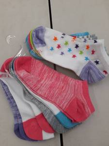 lot 29970 image: 10pk of Hanes girl sox