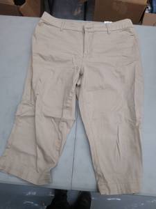 lot 30562 image: Khaki Capris