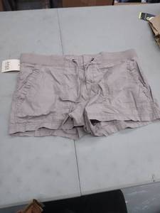 lot 30564 image: Womans Capri Shorts