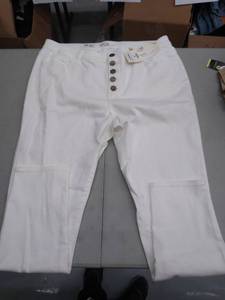lot 30566 image: Womans Jeans