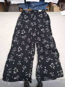 lot 30578 image: Womans Pants