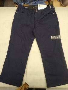 lot 30584 image: Womans Capris