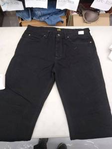 lot 30589 image: Mens Jeans