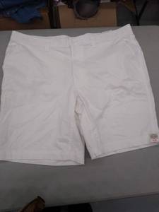 lot 30590 image: Mens Shorts