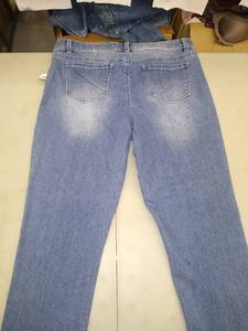 lot 30602 image: Girls Jeans