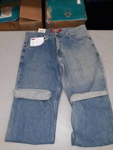 lot 30663 image: Womans Jeans