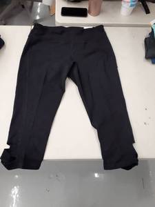 lot 30670 image: Womens Capris