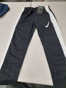 lot 30677 image: Boys Nike pants