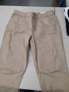 lot 30745 image: Womens Capris