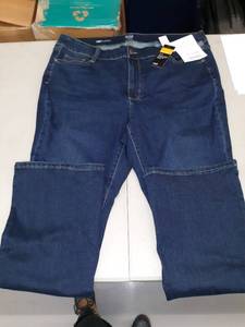 lot 30791 image: Womans Jeans