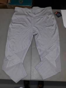 lot 30792 image: Womans Leggings