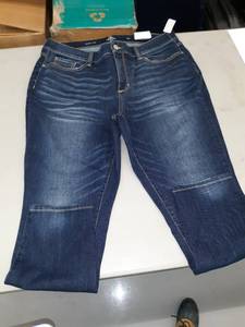 lot 30836 image: Womans Jeans