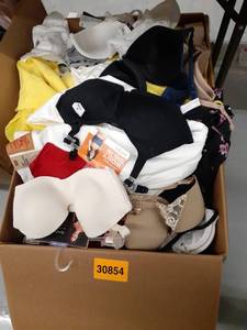 lot 30854 image: miscellaneous box