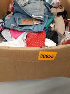 lot 30855 image: miscellaneous box