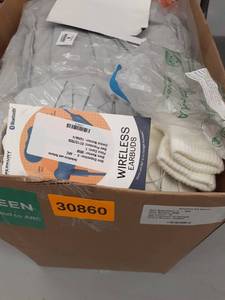 lot 30860 image: miscellaneous box