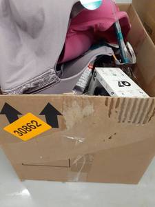 lot 30862 image: miscellaneous box