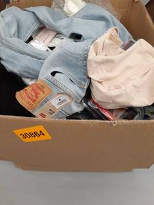 lot 30864 image: miscellaneous box