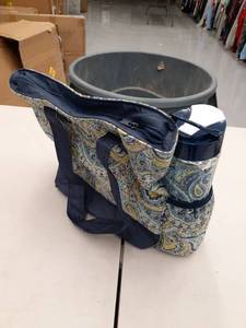 lot 33549 image: Bradford Lunch Bags Kit Adults With Water BottleBlue