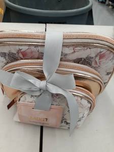 lot 33552 image: Mixit cosmetic bags set of 3