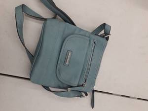 lot 33561 image: Rosetti purse