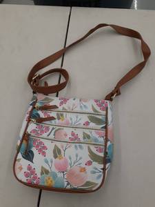 lot 33563 image: Bueno purse