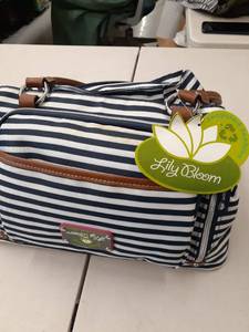 lot 33566 image: Lily Bloom purse