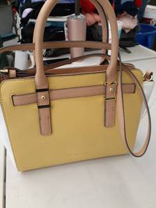 lot 33567 image: Liz Claiborne purse