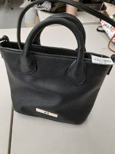 lot 33581 image: Liz Claiborne purse