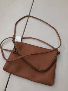 lot 33582 image: Emma purse