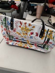 lot 33584 image: Liz Claiborne purse