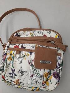 lot 33586 image: Multi Sac purse
