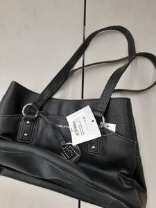 lot 33591 image: Liz Claiborne purse