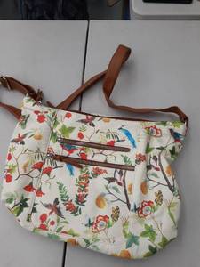 lot 33598 image: Bueno purse