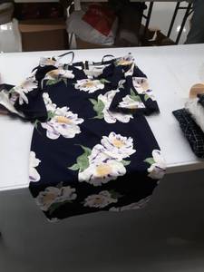 lot 33619 image: Dress size 12