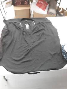 lot 33622 image: Womens shirt 3XL