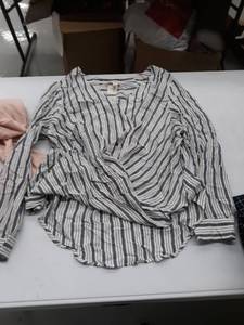 lot 33623 image: Womens shirt XL