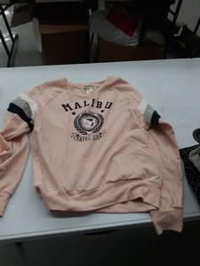 lot 33625 image: Womens medium shirt