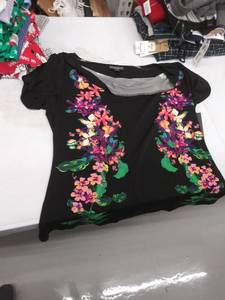 lot 33642 image: womens xl top