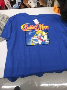 lot 33652 image: 2XL t shirt-hole in sleeve