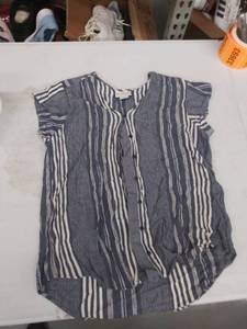 lot 33658 image: womens large top