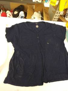 lot 33660 image: womens xl top-dirty