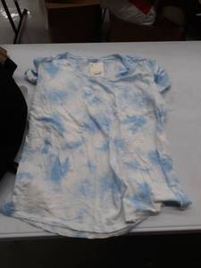 lot 33662 image: Womens shirt XL