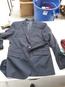 lot 33685 image: Mens dress coat 42R